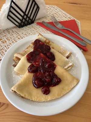 Naleśniki na słodko - wiśniowe, truskawkowe, brzoskwiniowe, jagodowe, malinowe, jabłkowe